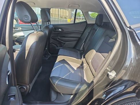 Used 2025 Chevrolet Trax LT FWD image 24