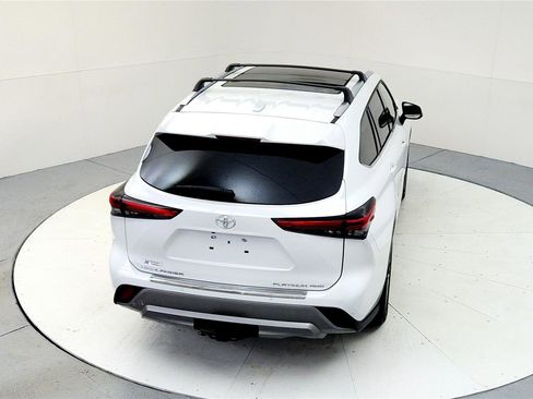 Used 2023 Toyota Highlander Platinum image 17