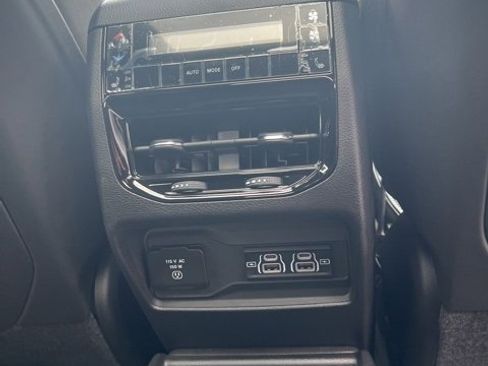 Used 2024 Jeep Grand Cherokee L Overland w/ Luxury Tech Group IV image 23