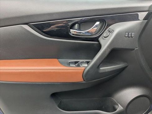 Used 2017 Nissan Rogue SL w/ SL Premium Package image 9