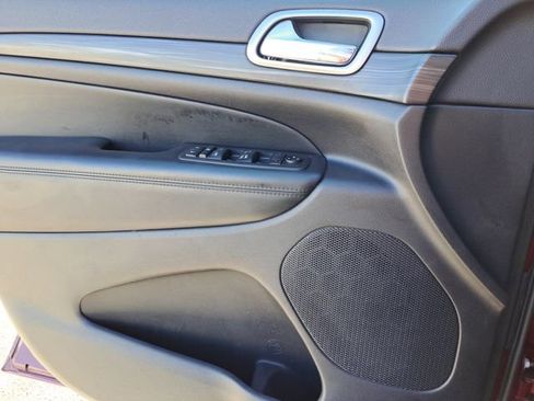 Used 2019 Jeep Grand Cherokee Laredo w/ Security & Convenience Group image 19