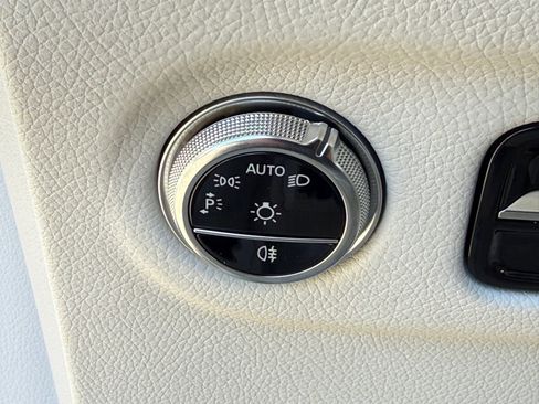 Used 2023 Mercedes-Benz EQS 580 4MATIC SUV image 31