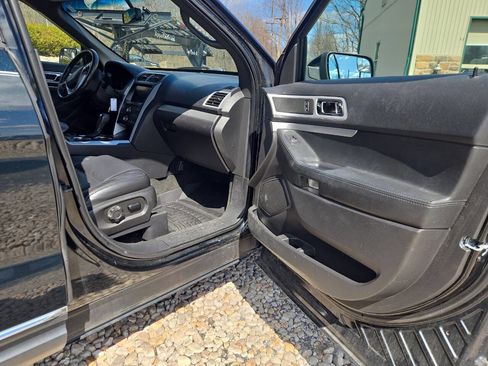 Used 2014 Ford Explorer XLT w/ Equipment Group 202A image 18
