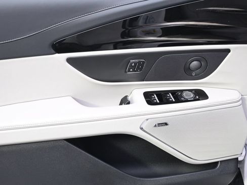 New 2026 Lincoln Nautilus Reserve w/ Jet Appearance Package AWD/4WD image 22