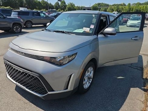 Used 2025 Kia Soul S FWD image 3