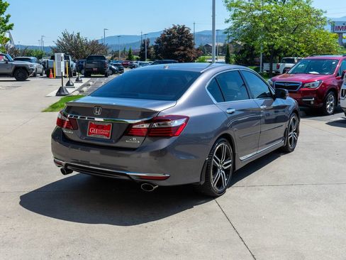 Used 2016 Honda Accord Touring image 7