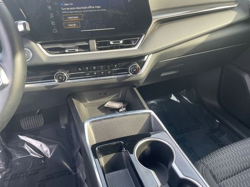 Used 2025 Chevrolet Equinox LT image 37