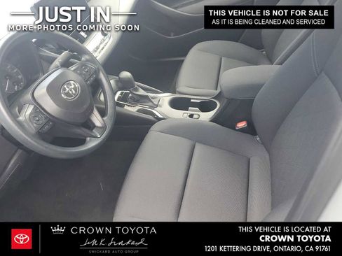 Used 2025 Toyota Corolla LE FWD image 4