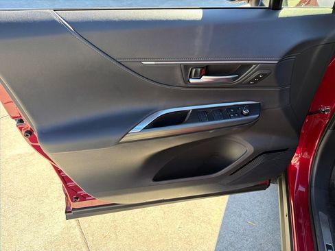 Used 2024 Toyota Venza Nightshade image 16