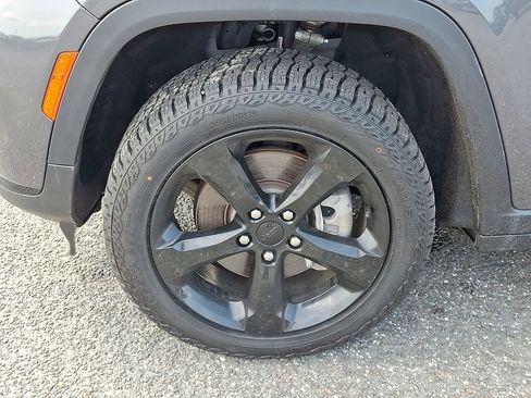 Used 2023 Jeep Grand Cherokee L Laredo AWD/4WD image 29