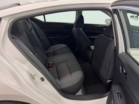 Used 2025 Nissan Altima 2.5 SV FWD image 7
