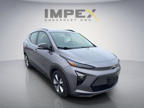 Used 2022 Chevrolet Bolt EUV LT w/ Convenience Package FWD image 7