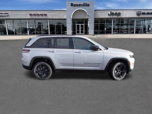 New 2025 Jeep Grand Cherokee Limited w/ Black Appearance Package AWD/4WD image 2