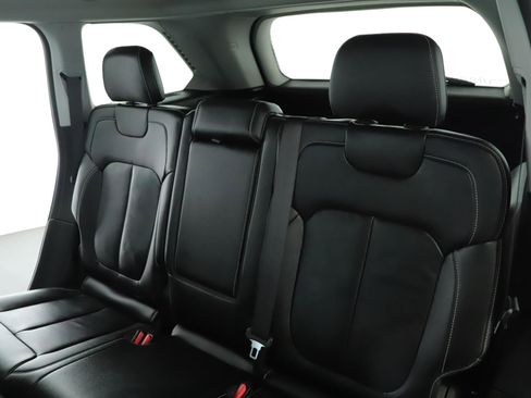 Used 2023 Jeep Grand Cherokee Limited image 5