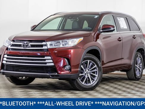 Used 2017 Toyota Highlander XLE AWD/4WD image 2