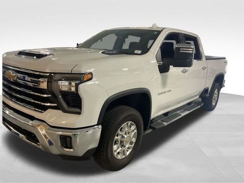 Used 2024 Chevrolet Silverado 2500 LTZ image 3