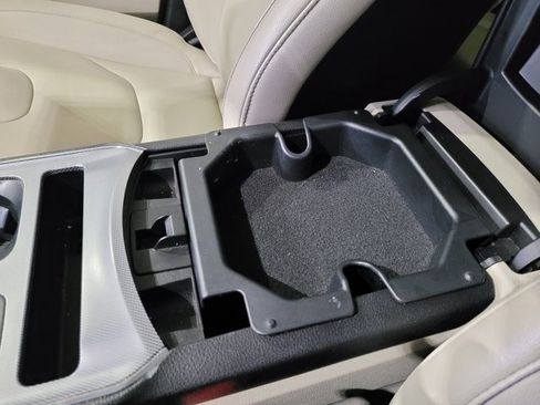 Used 2021 Ford Edge Titanium image 44