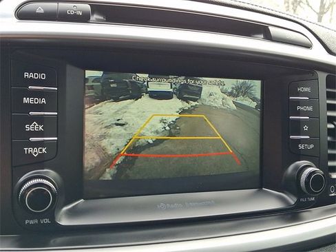 Certified 2019 Kia Sorento LX w/ LX Convenience Package image 17