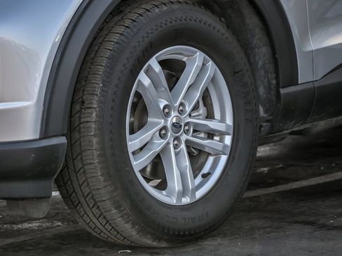 Used 2023 Ford Explorer XLT w/ Equipment Group 202A image 4