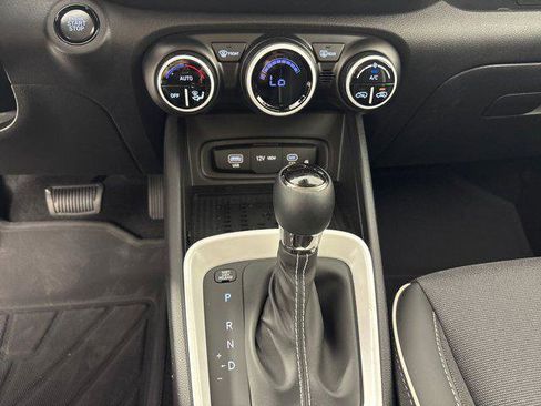 New 2025 Hyundai Venue Limited image 16