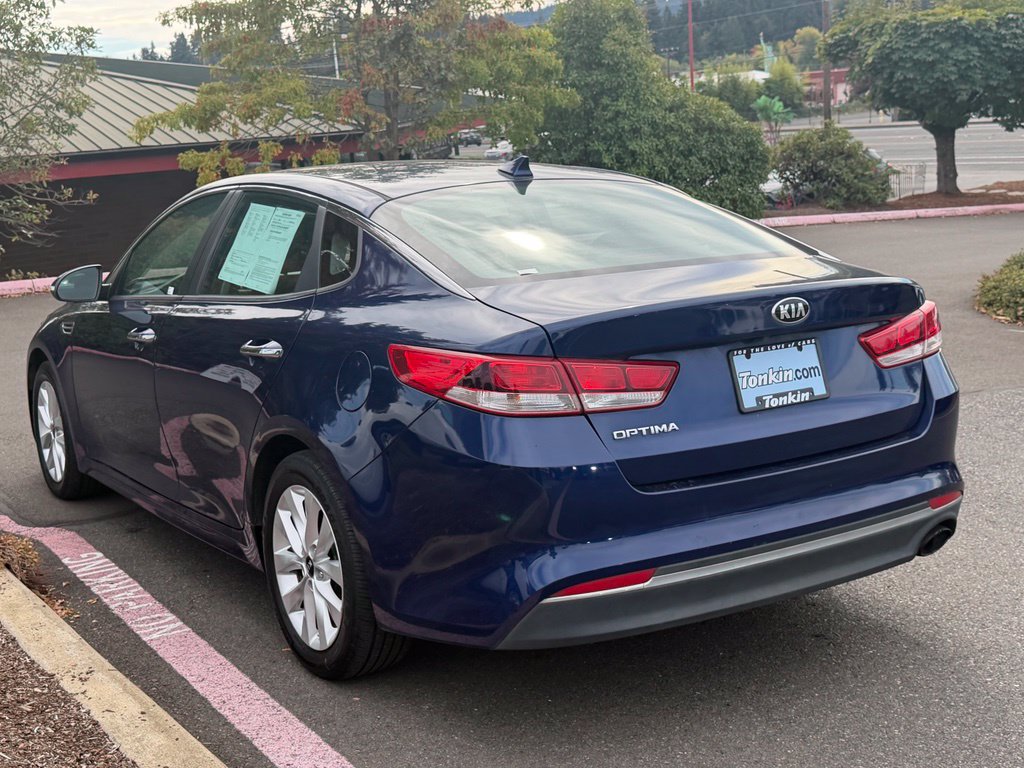 Used 2017 Kia Optima LX w/ Option Group 014 FWD image 5