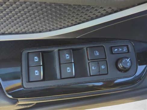 Used 2019 Toyota C-HR XLE image 11