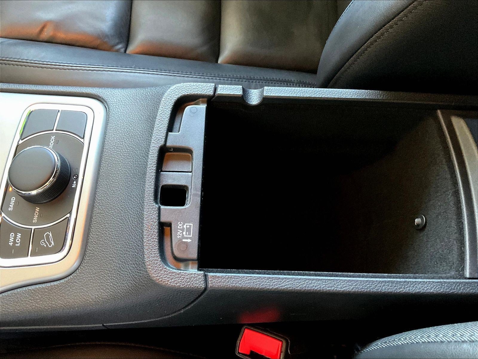 Used 2019 Jeep Grand Cherokee Limited AWD/4WD image 15