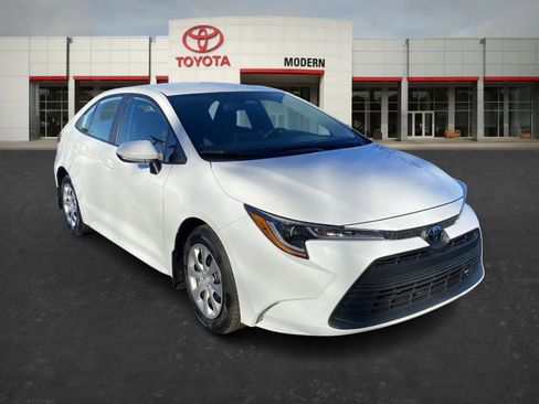 Certified 2025 Toyota Corolla LE image 3