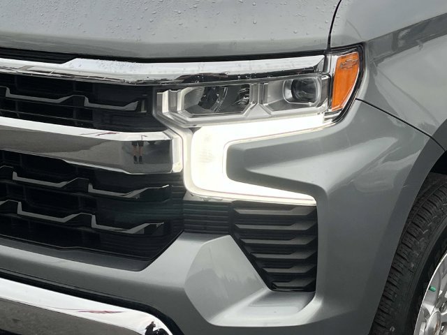 Used 2025 Chevrolet Silverado 1500 LT AWD/4WD image 11