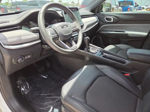 Used 2025 Jeep Compass Latitude AWD/4WD image 29