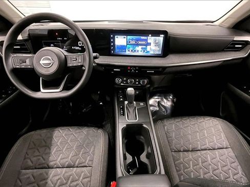 Used 2025 Nissan Kicks SV image 15