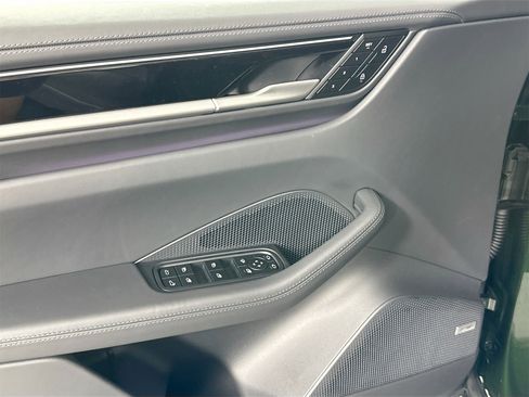 Certified 2025 Porsche Macan Electric image 31