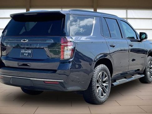 Used 2022 Chevrolet Tahoe Z71 w/ Luxury Package AWD/4WD image 2