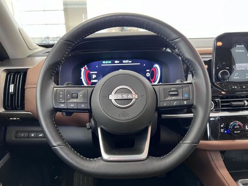 Used 2024 Nissan Pathfinder Platinum AWD/4WD image 5