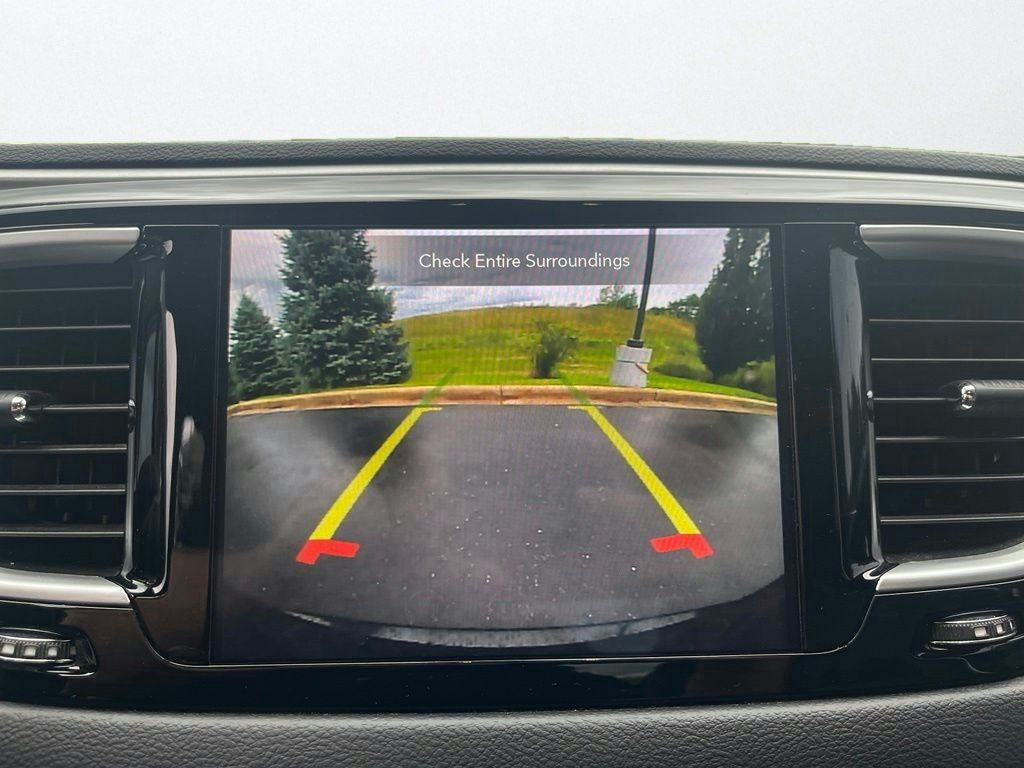Used 2020 Chrysler Pacifica Touring-L AWD/4WD image 18