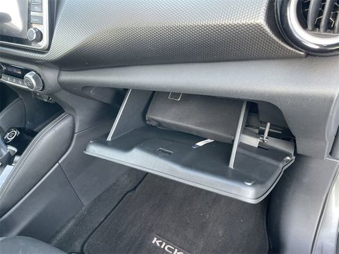 Used 2019 Nissan Kicks SV image 31