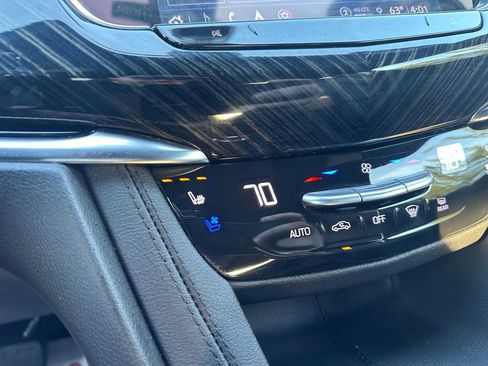 Used 2025 Cadillac XT6 Premium Luxury image 25