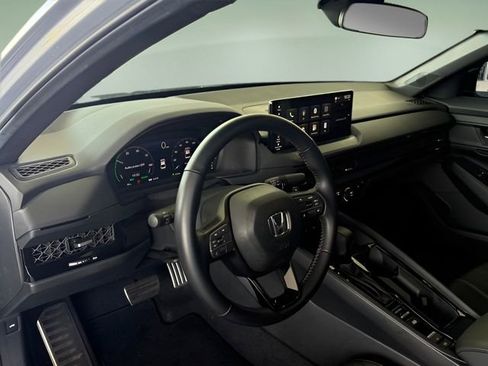 Used 2025 Honda Accord Sport image 15