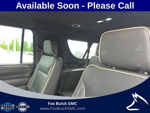 Used 2024 GMC Yukon XL SLT w/ SLT Luxury Package AWD/4WD image 8