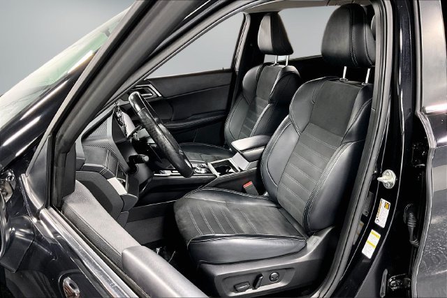 Used 2024 Mitsubishi Outlander SE Black Edition AWD/4WD image 19