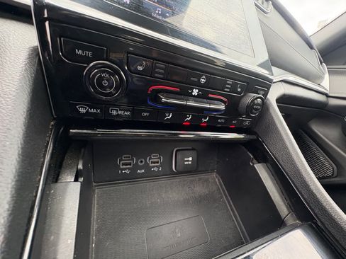 Used 2023 Jeep Grand Cherokee L Laredo AWD/4WD image 31
