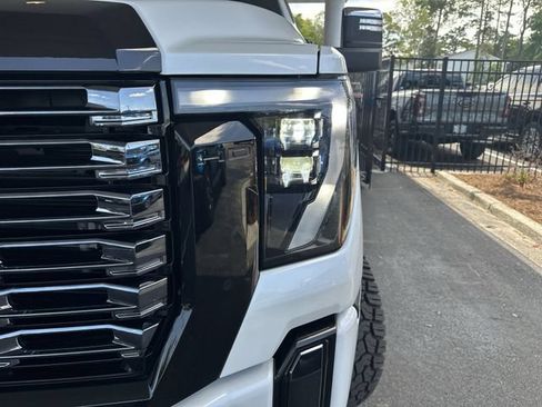 Used 2025 GMC Sierra 2500 Denali Ultimate w/ Max Trailering Package AWD/4WD image 9