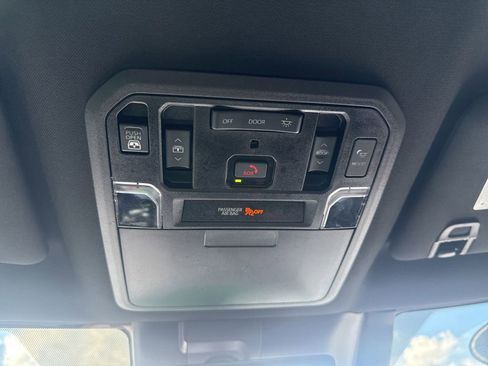 Used 2022 Toyota Tundra Platinum w/ Advanced Package image 39