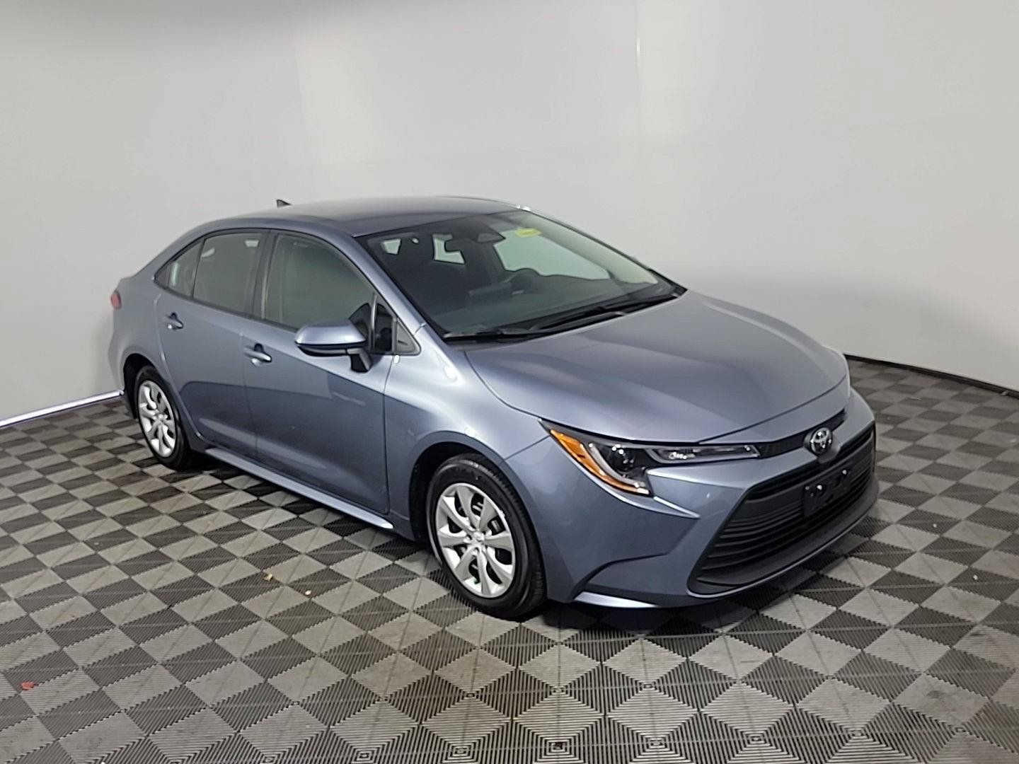 Used 2026 Toyota Corolla LE FWD image 2