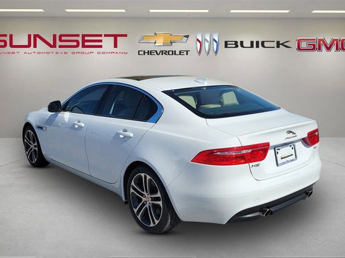 Used 2017 Jaguar XE Premium image 6