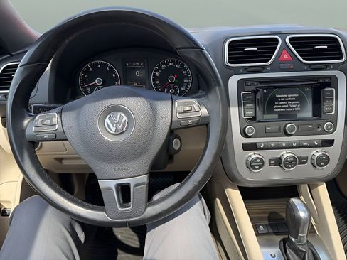 Used 2013 Volkswagen Eos Lux FWD image 11