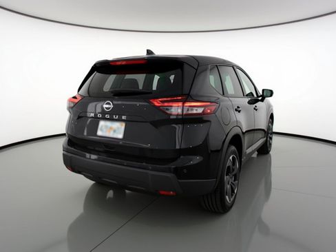 Used 2025 Nissan Rogue SV FWD image 9
