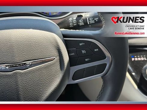 Used 2023 Chrysler Voyager LX FWD image 40