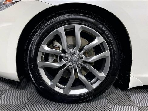 Used 2014 Nissan 370Z Coupe RWD image 10