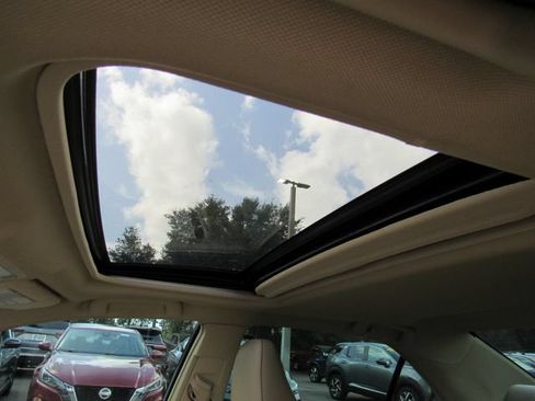 Used 2017 Toyota Camry XLE w/ Moonroof Package FWD image 23